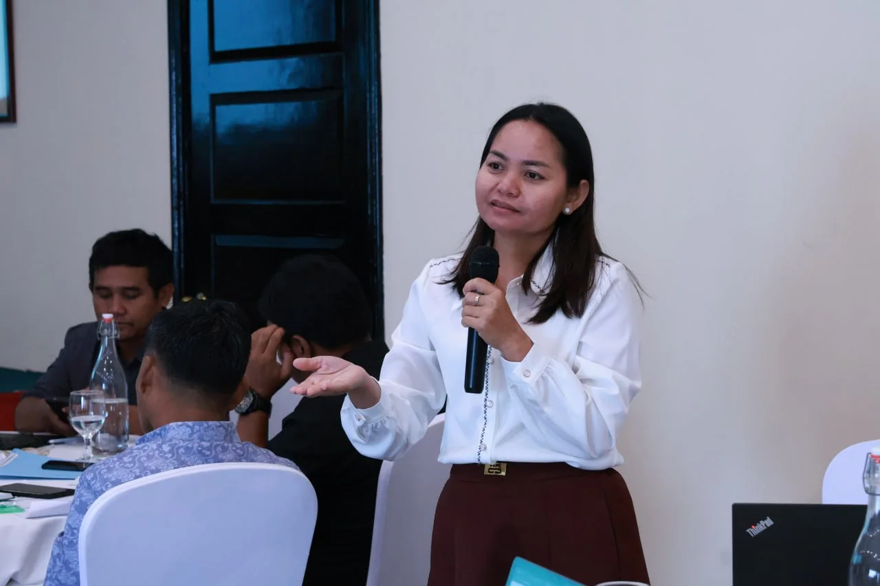 A participant speaks during a cooperative capacity-building consultation